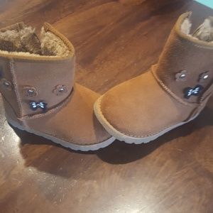 Toddler Girls size 8 fleece 'UGG' style booties